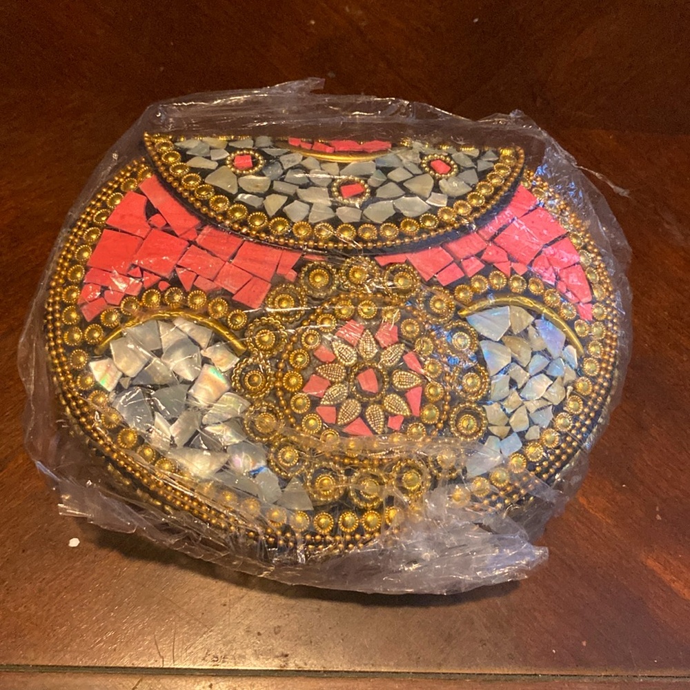 🏵️ Ramla Official Purses
💃🏽 Crossbody Clutch
🔹 Other designs no repeats